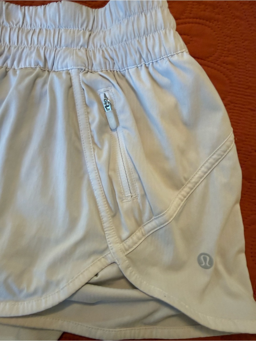 Lululemon Hotty Hot High-Rise Lined Athletic Shorts. White. Size 4 - Picture 5 of 9